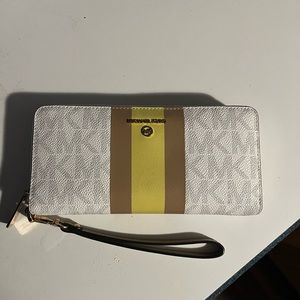 Michael Kors Wallet/Wristlet
